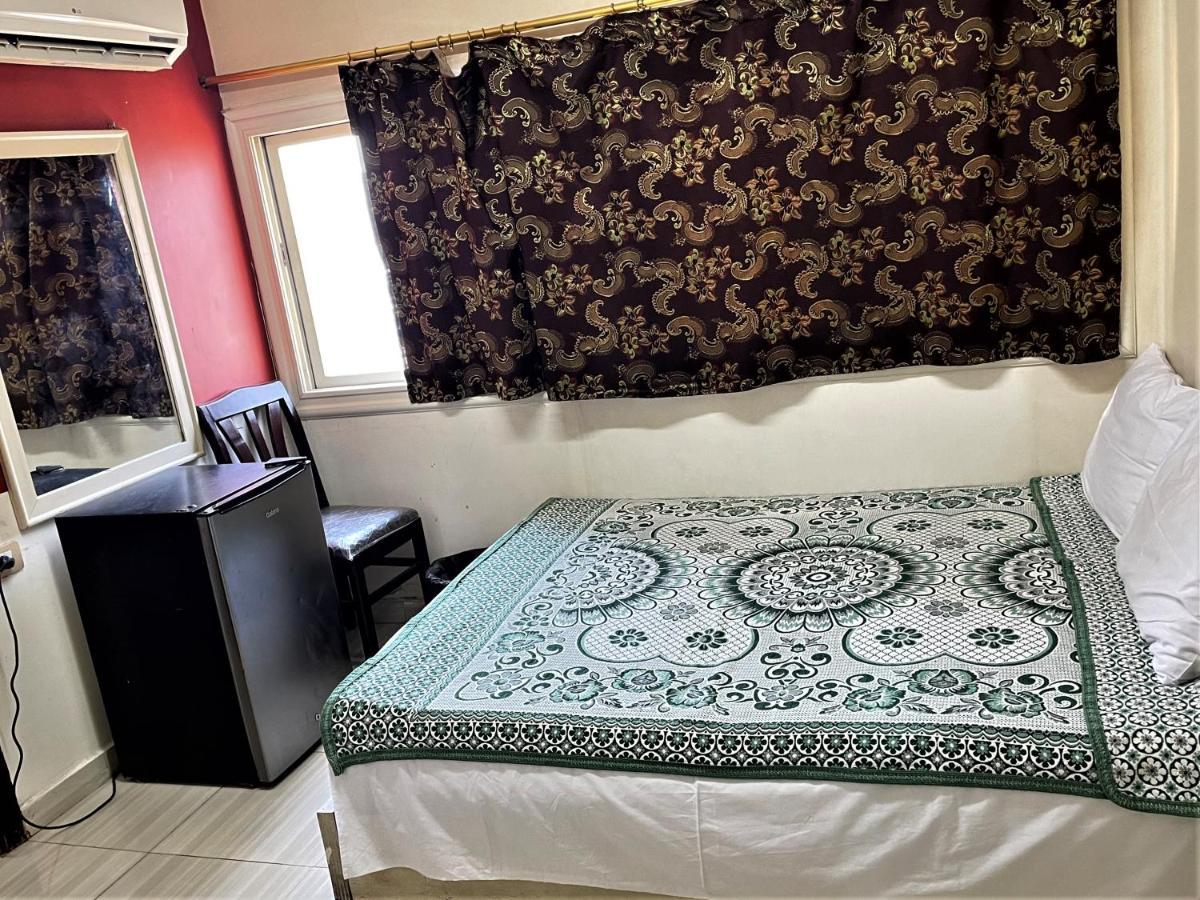 Hostal Isis 2 *