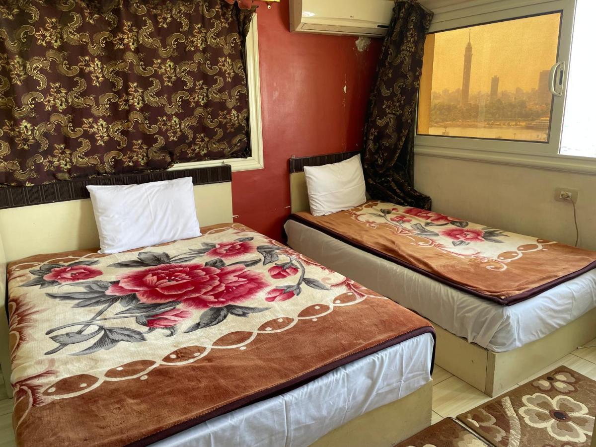 Isis 2 Hostal *