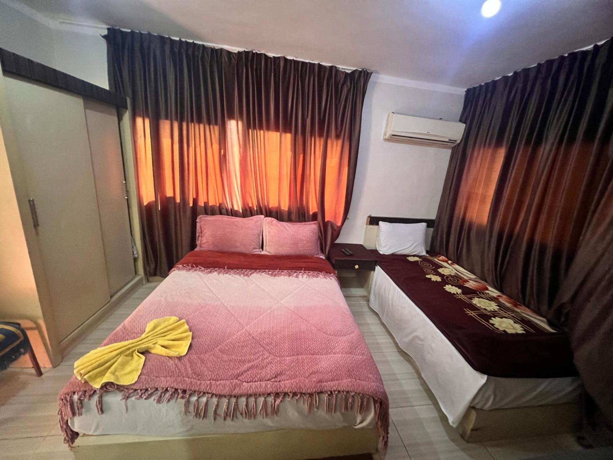 Isis 2 Hostal El Cairo