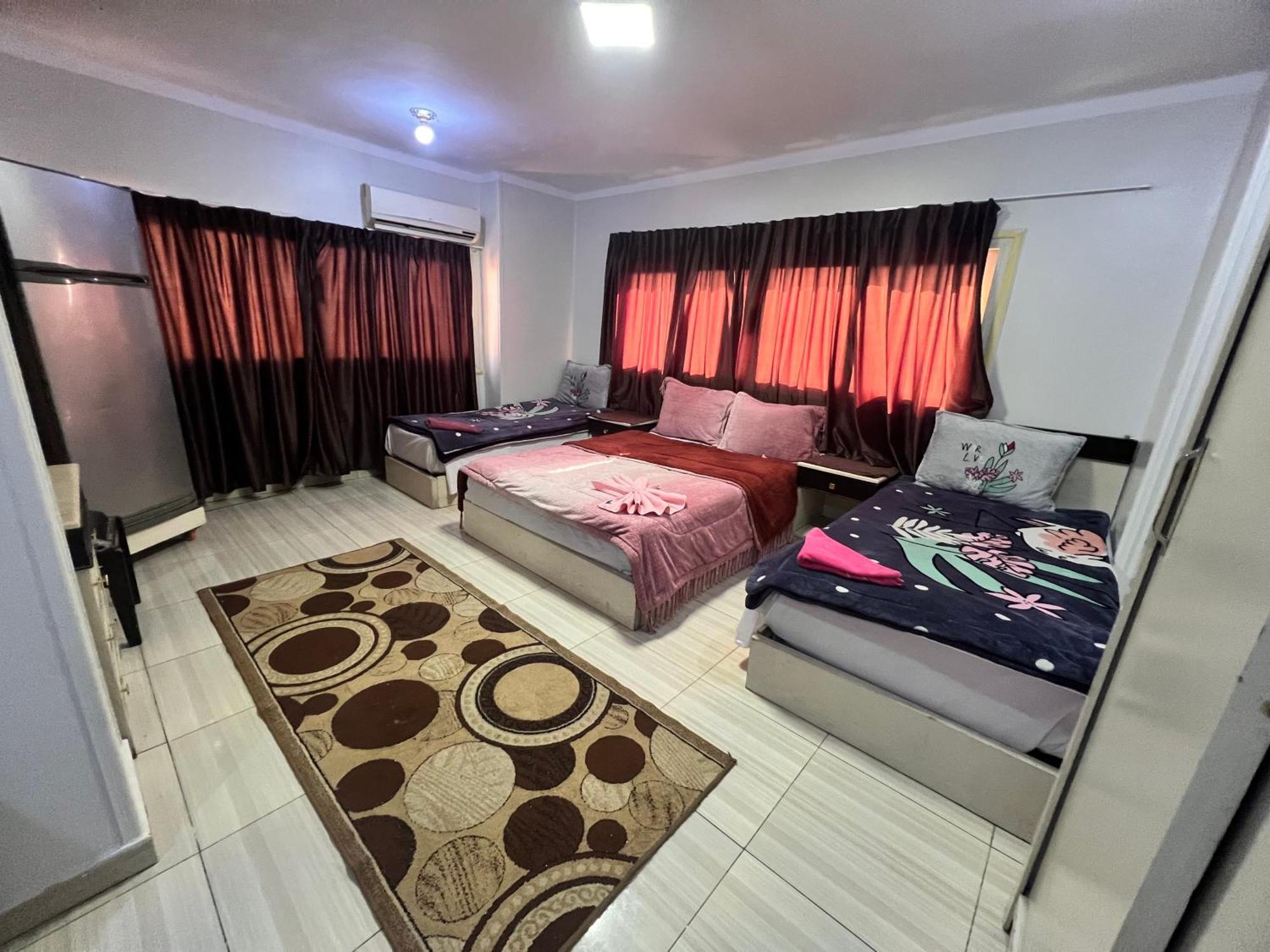 Isis 2 Hostal