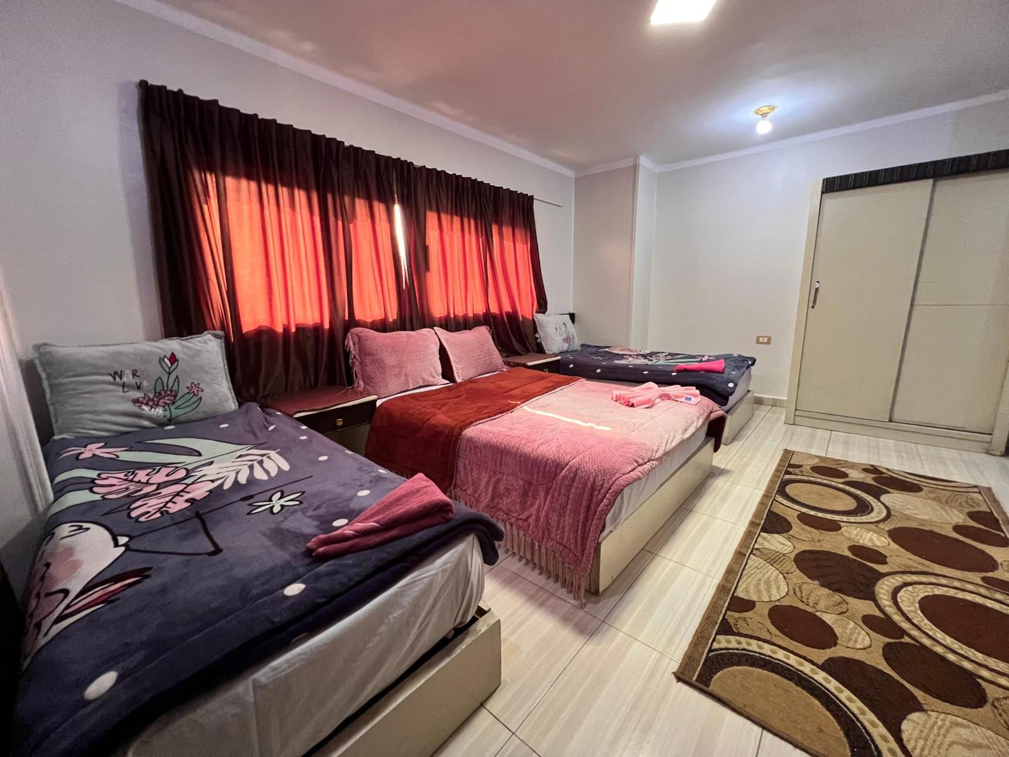 Hostal Isis 2 *