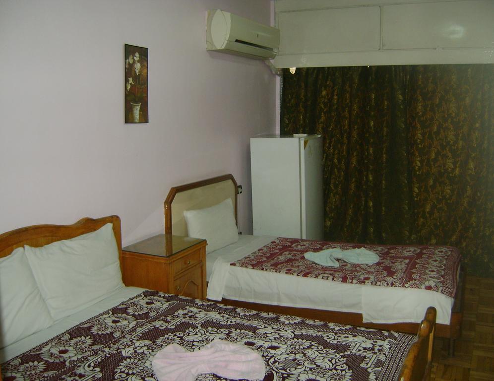 Isis 2 Hostal