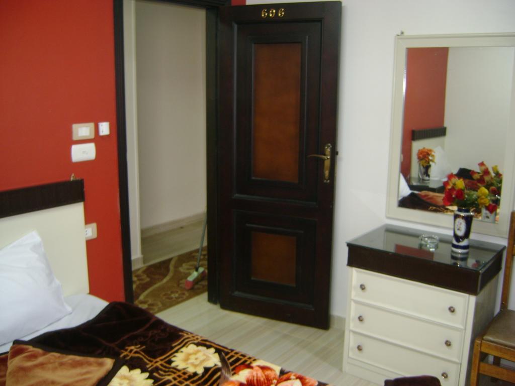 Isis 2 Hostal El Cairo