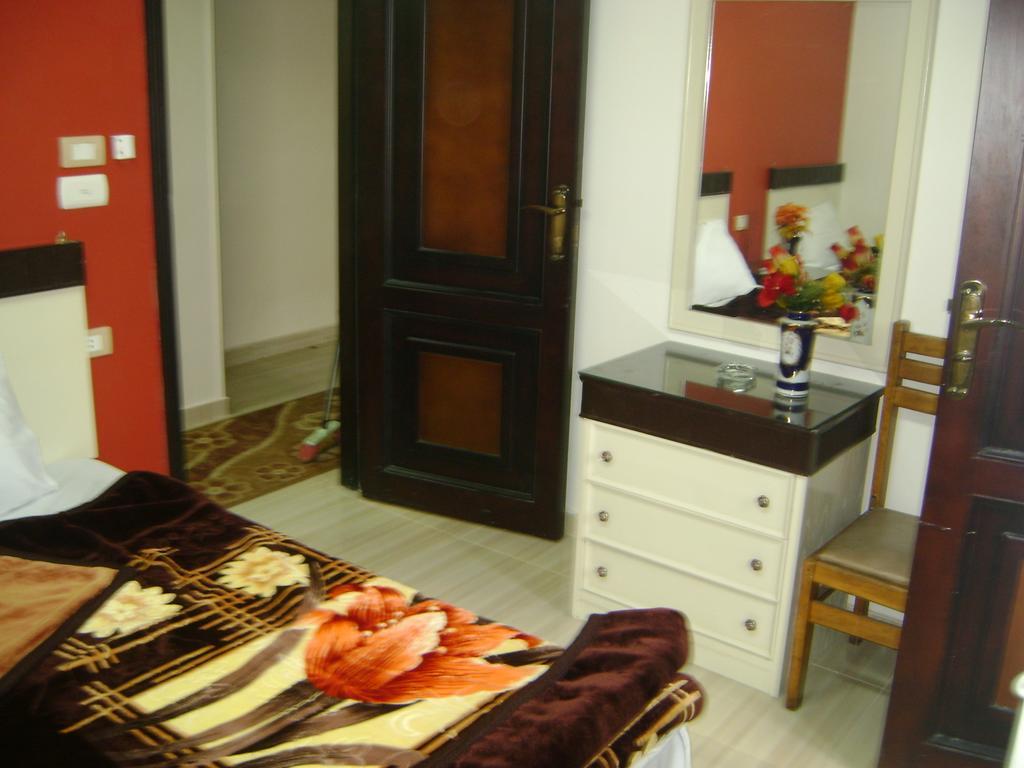 Isis 2 Hostal