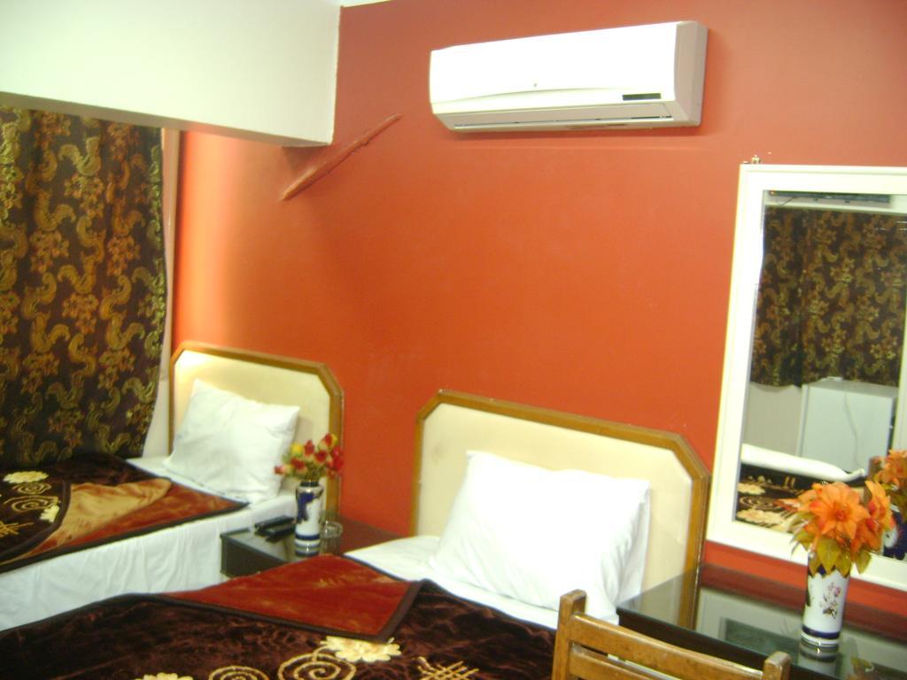 Hostal Isis 2 *