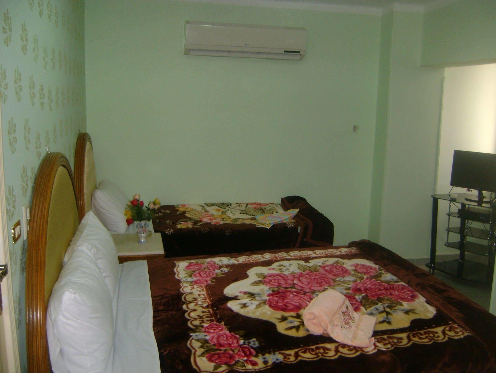 Isis 2 Hostel *