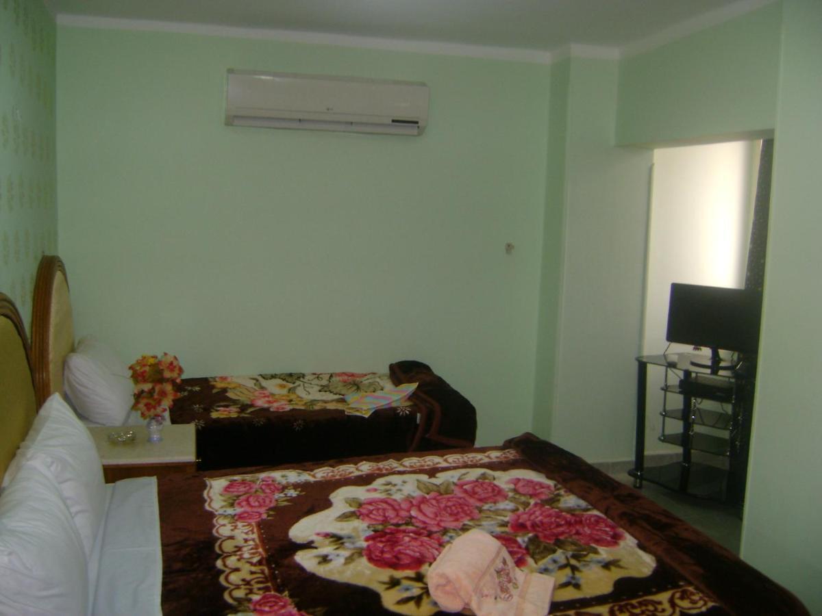 Isis 2 Hostal