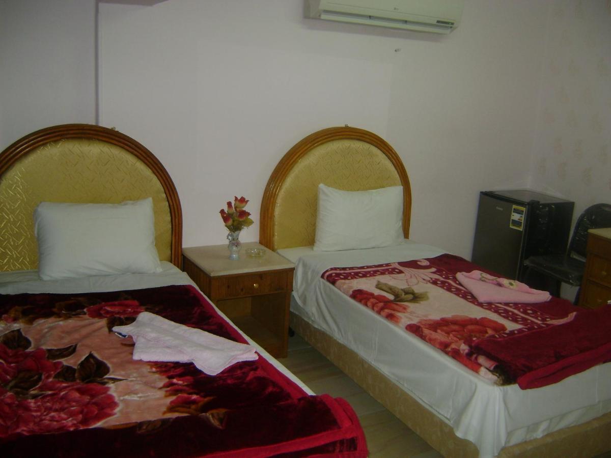 Hostal Isis 2 *